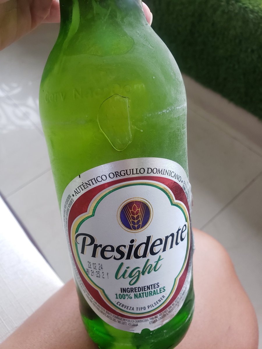 magen relacionada con la historia de una cerveza emblemática de República Dominicana. El contenido destaca su impacto cultural, su presencia en celebraciones y reuniones sociales, y cómo llegó a convertirse en un símbolo de unión e identidad para varias generaciones de dominicanos.