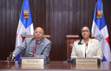 Legisladores participan en una sesión de trabajo para iniciar el análisis de una propuesta de reforma fiscal destinada a incrementar los ingresos del Estado.