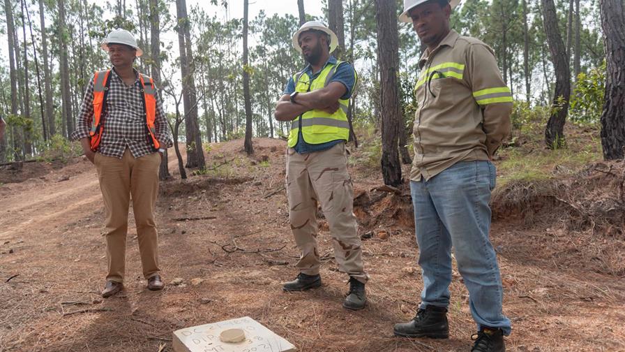 Vista de una mina de oro en República Dominicana, símbolo de una actividad que genera divisas, impulsa las exportaciones y alimenta el debate sobre desarrollo económico y sostenibilidad ambiental.